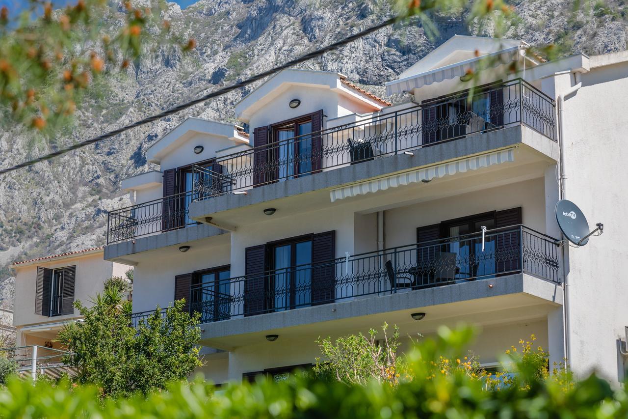 Apartments Miramar Kotor Exteriör bild